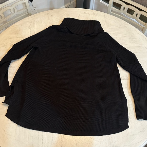 XL revolution sweater turtleneck style with front pockets - Picture 5 of 5